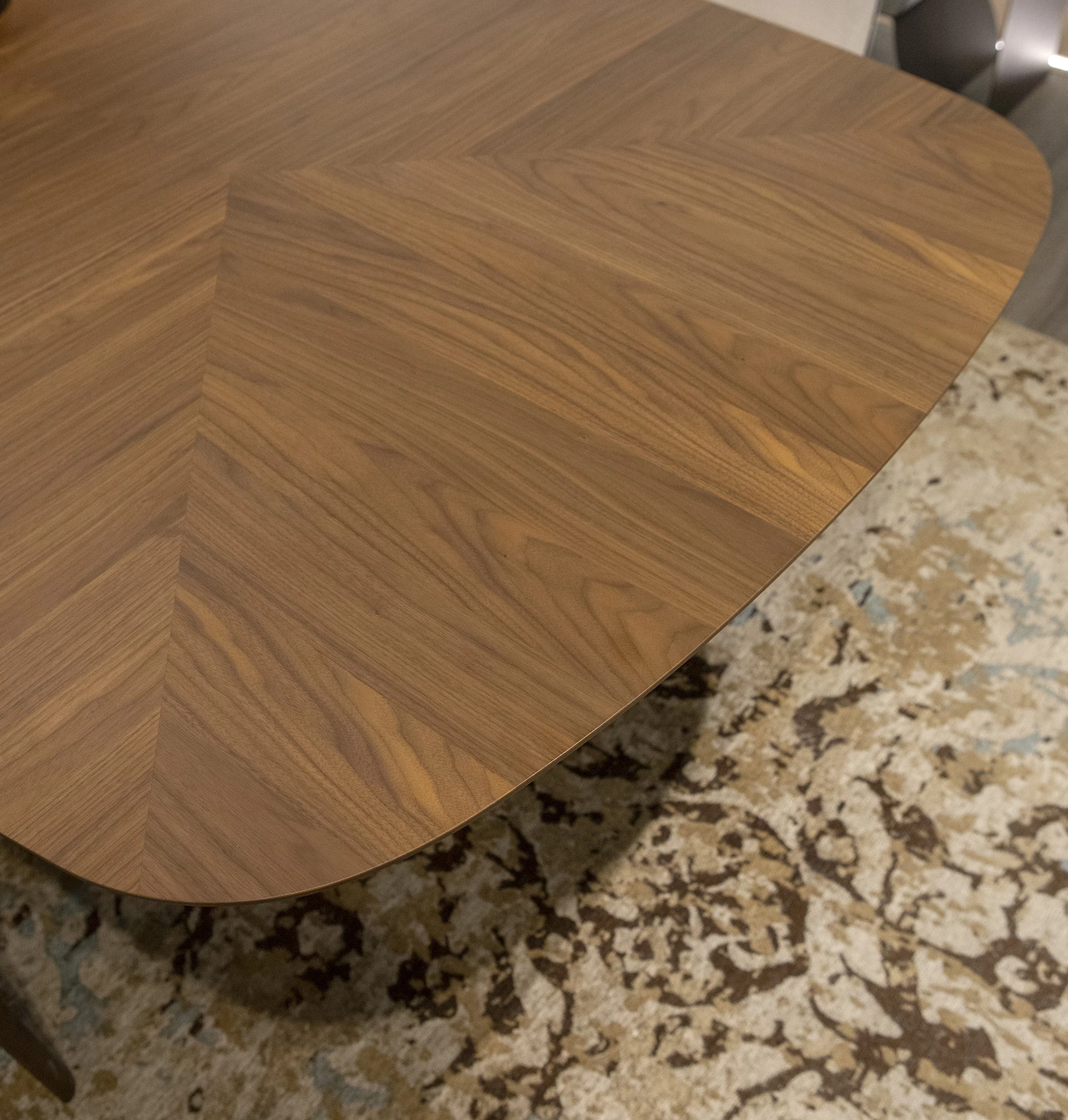 Adone Table