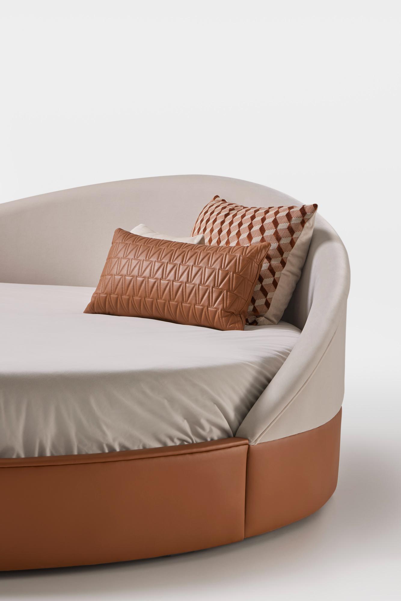 Arco Leather Bed