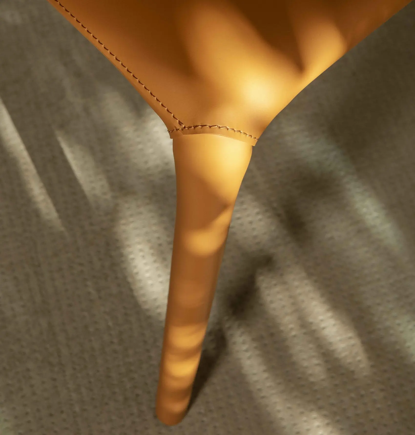 Lisa Cuoio Signature Chair