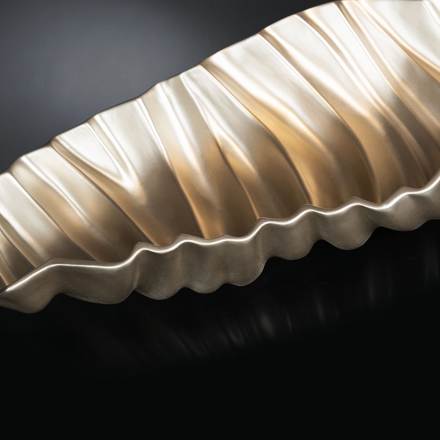 Pearly Beige Ruffled Centerpiece Bowl