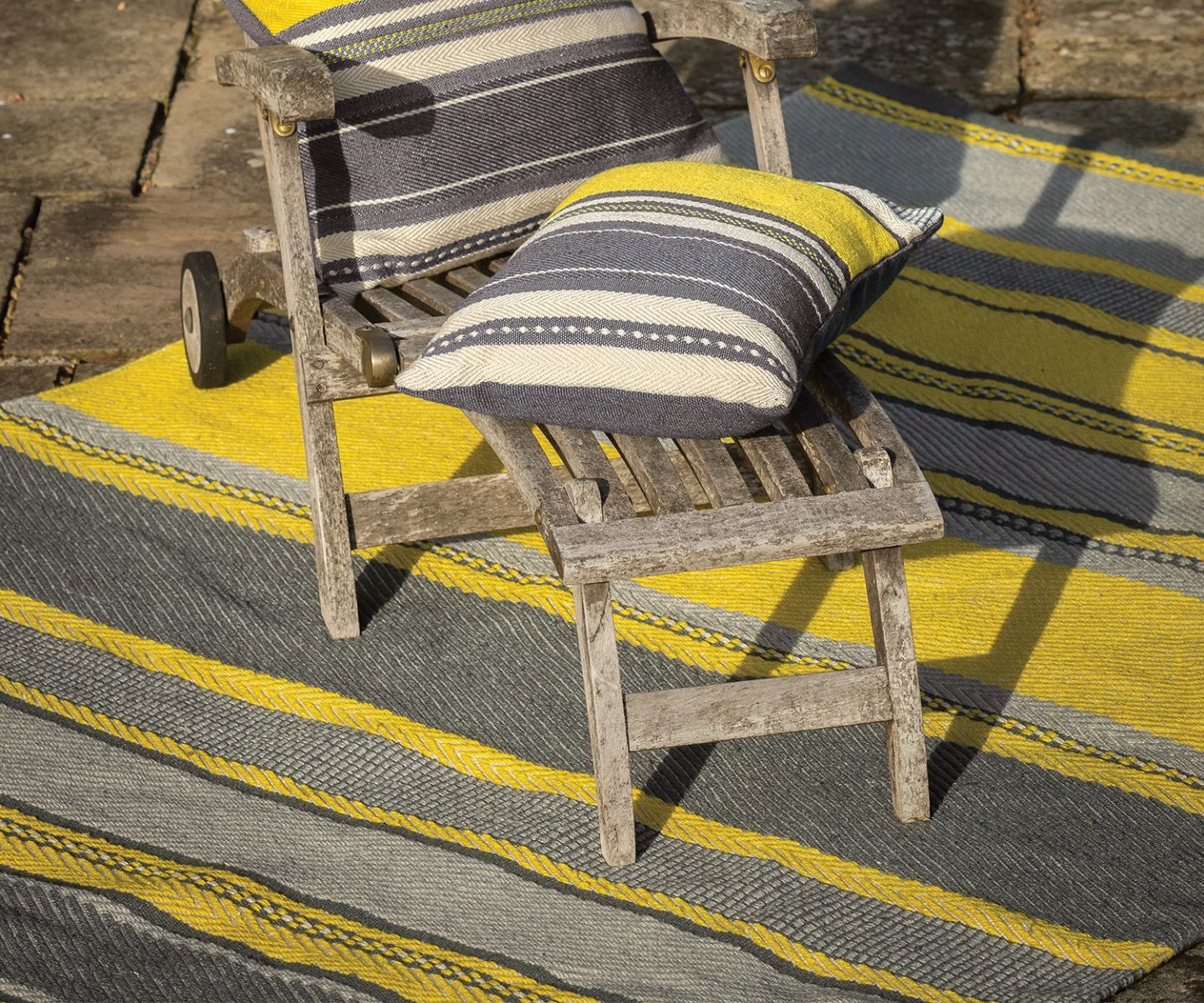 Santa Cruz Citron Outdoor Rug