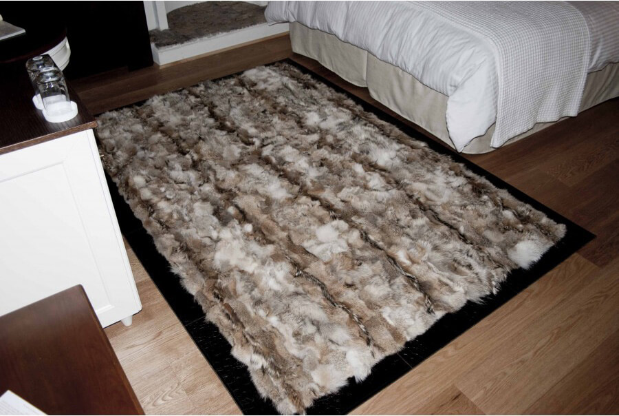 Coyote 830 Fur Rug