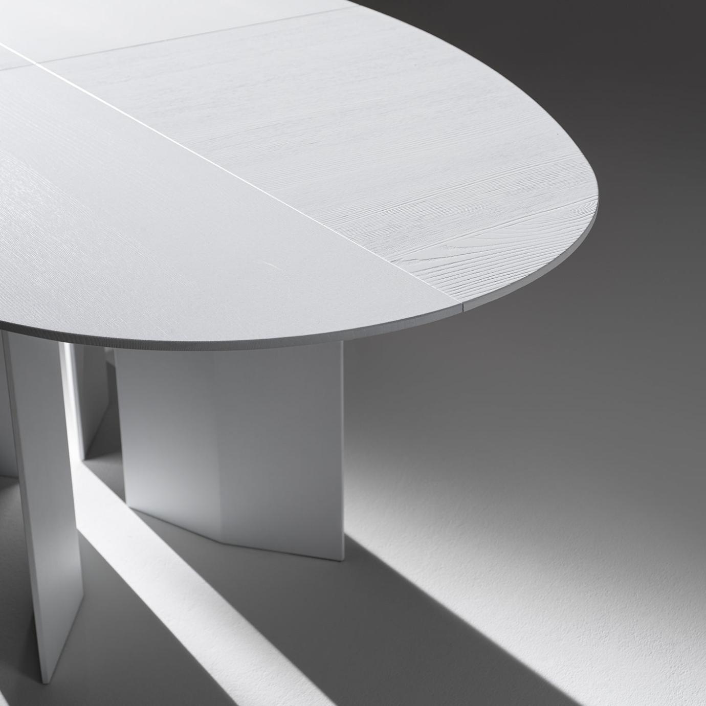 Praia Oval Dining Table
