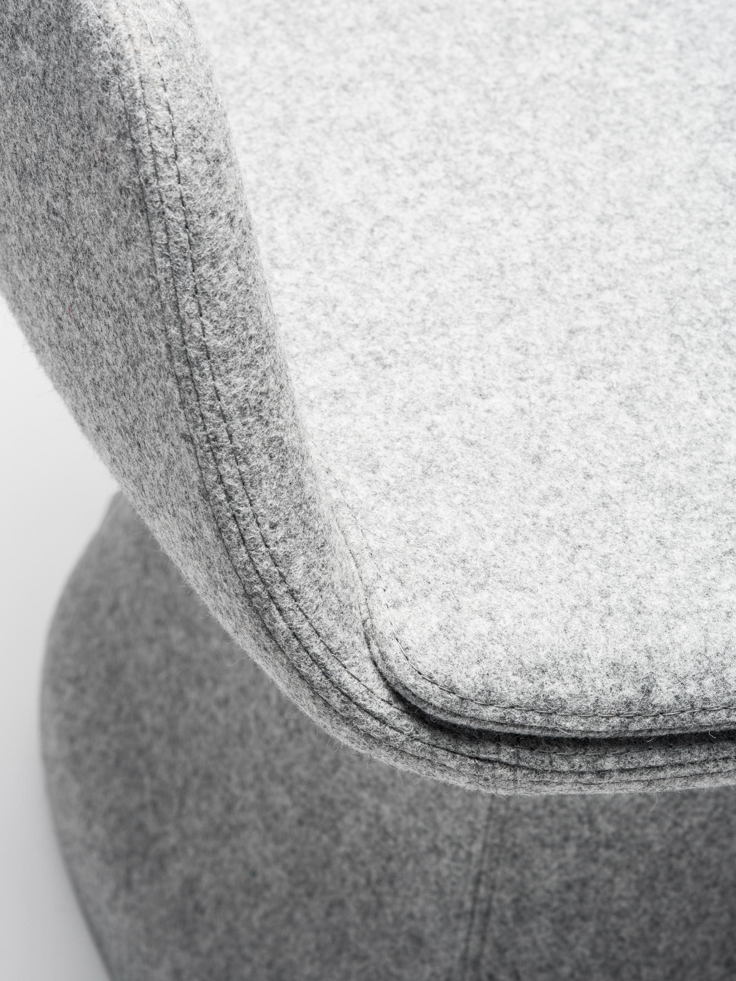 So-Pretty Gray Curved Chair