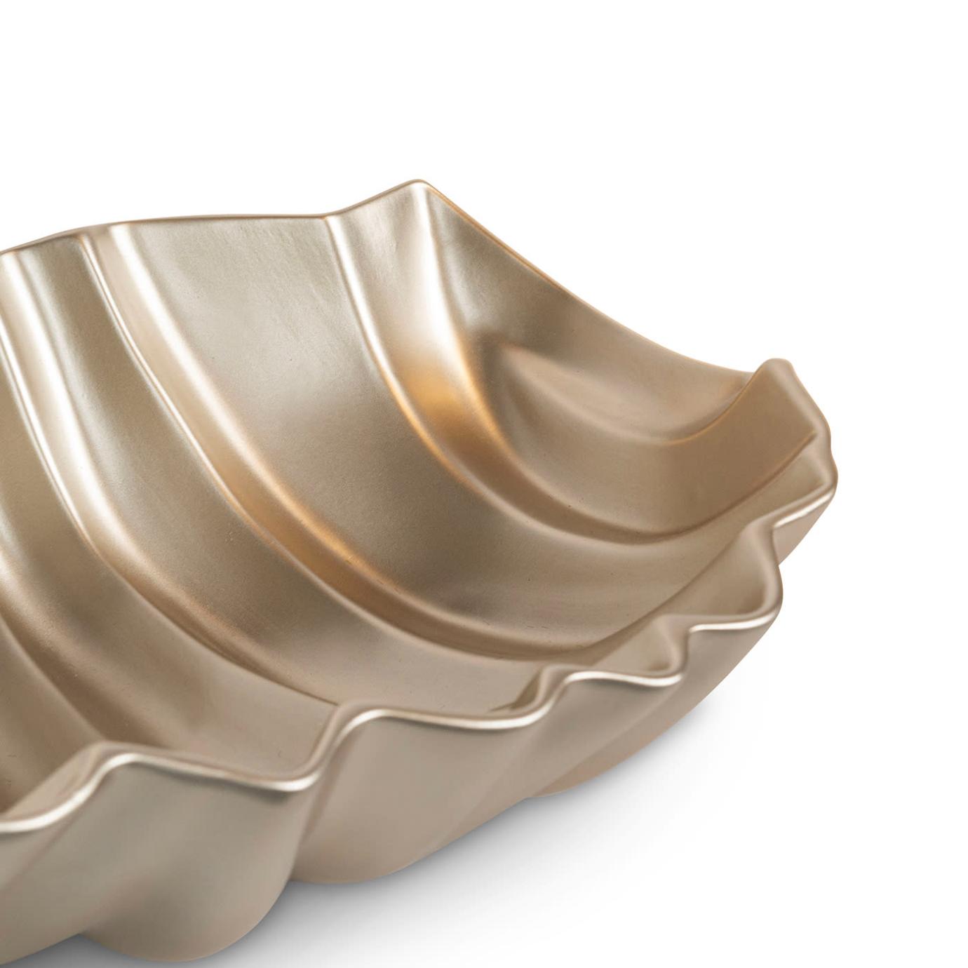 Pearly Beige Ruffled Centerpiece Bowl