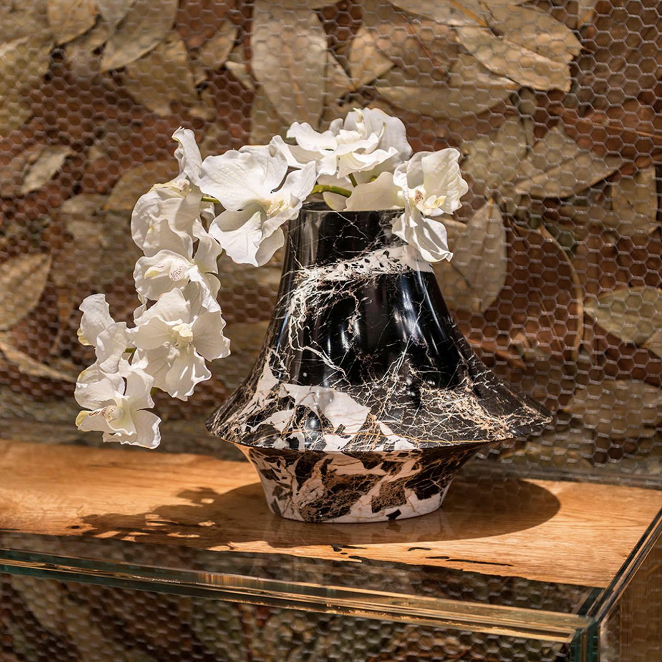 Eccentrico Small Decorative Vase