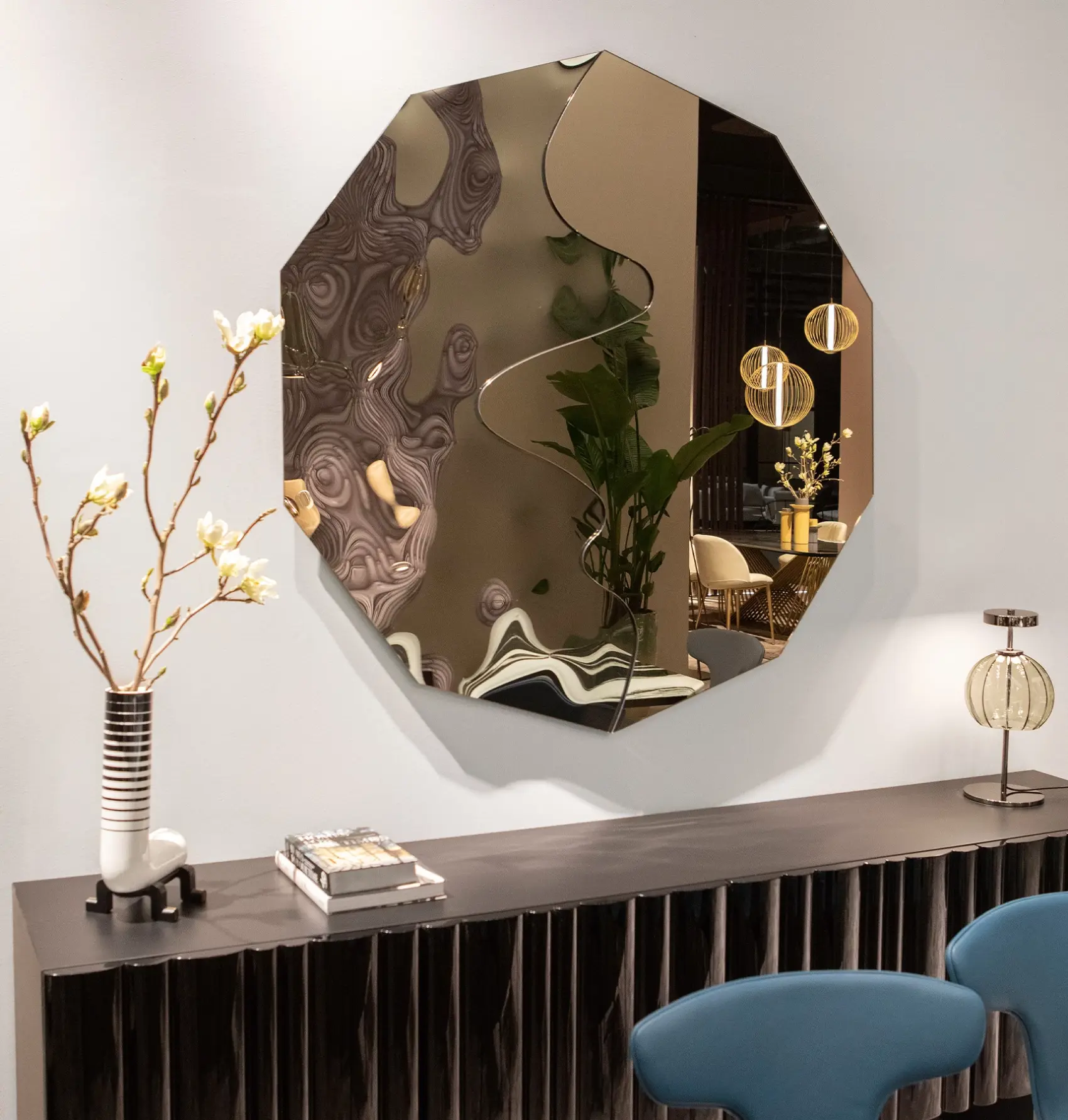 Decameron Mirror