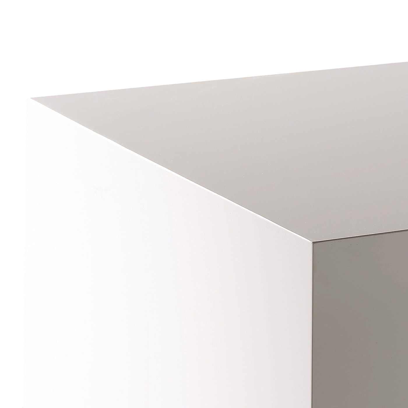 Cadeau Pedestal Stand