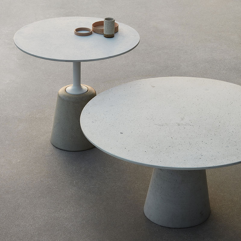 Rock Mini Coffee Table | Structure: Cement Anthracite X081 | Tabletop: Canaletto Walnut | Dimensions: Ø 80 cm