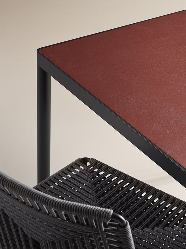 Offset Indoor / Outdoor Table ☞ Use: Indoor ☞ Structure: Matt Painted Lead Black X138 ☞ Top: Burgundy Back-Painted Glass X142