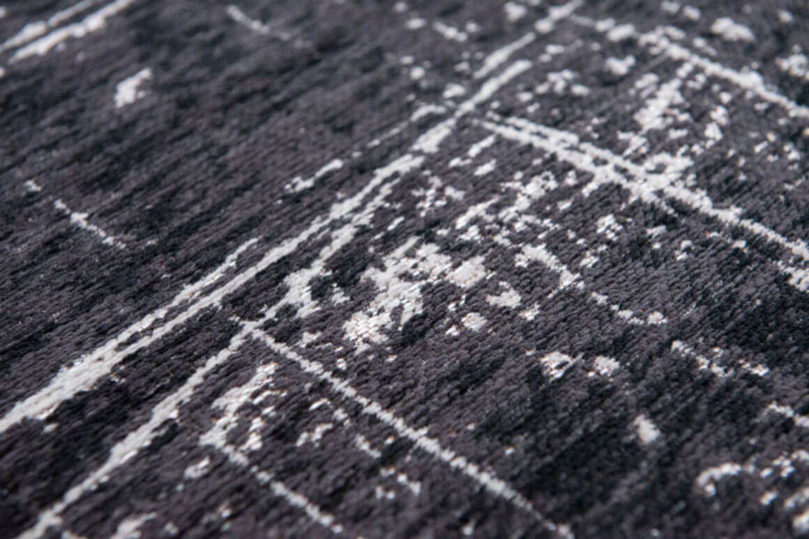 8655 White On Black Rug