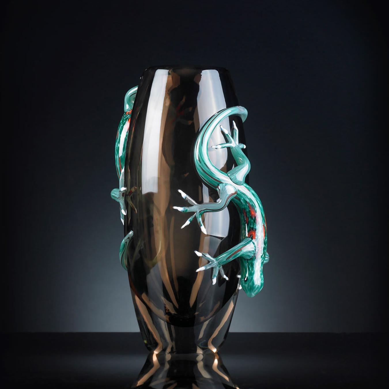 Gecko Sculpted Vase
