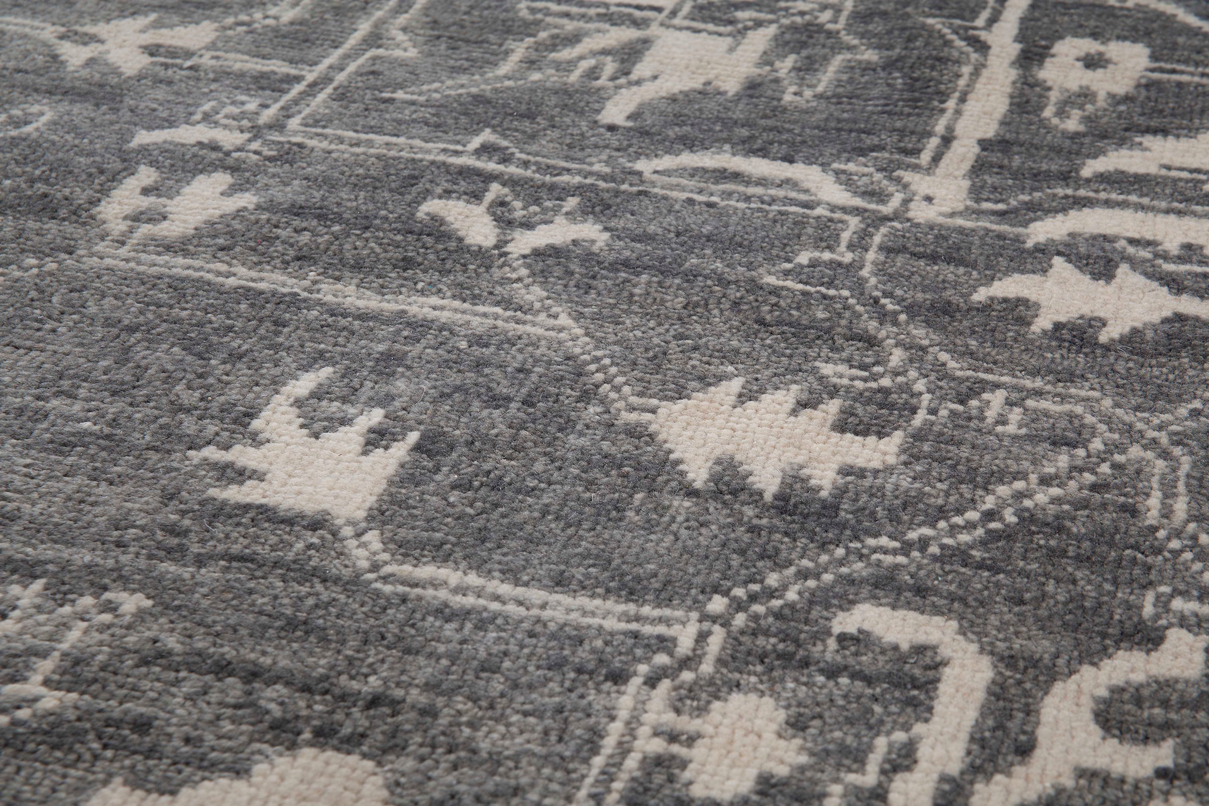 Heriz Hand-Knotted Rug