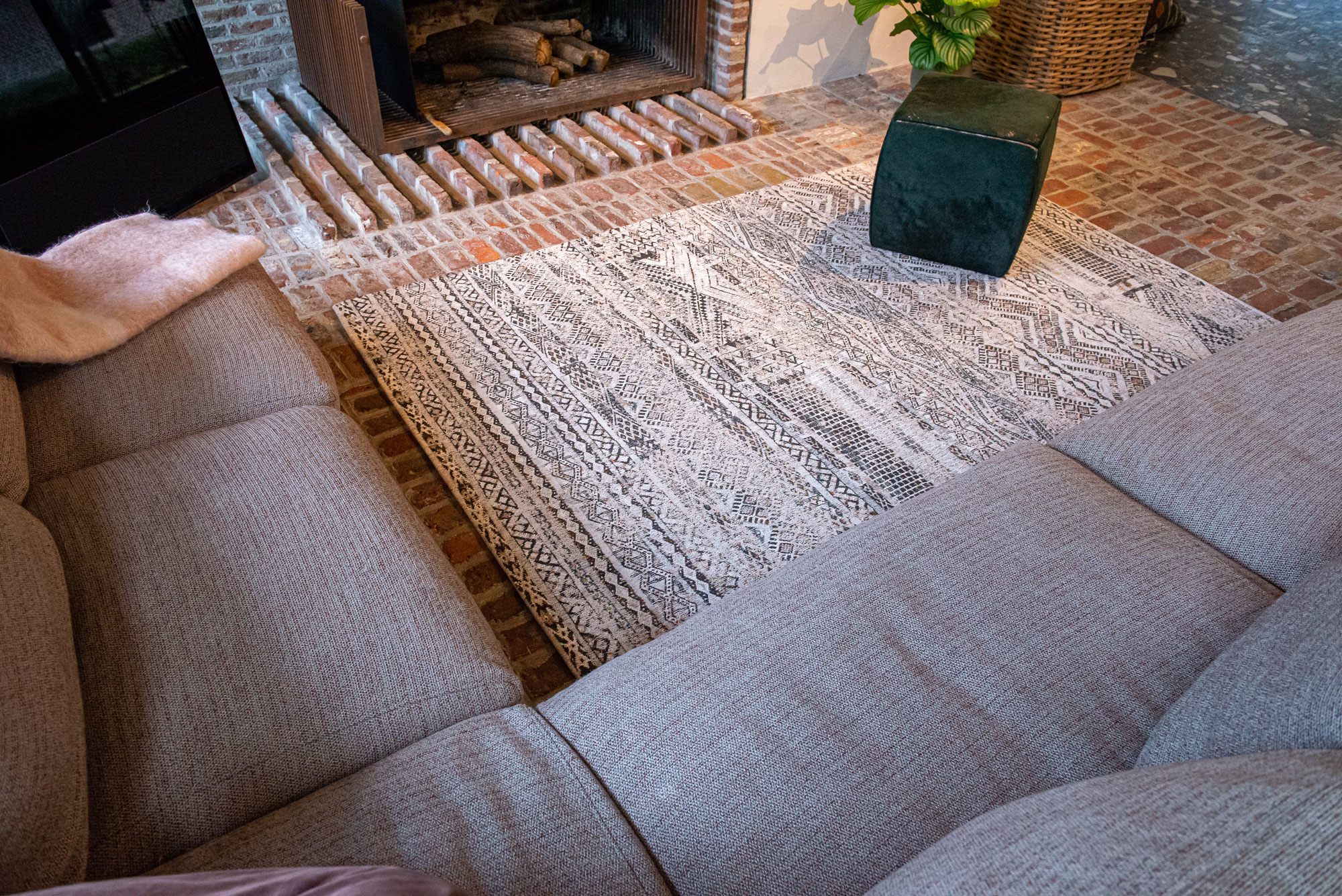 Medina White 9114 Rug