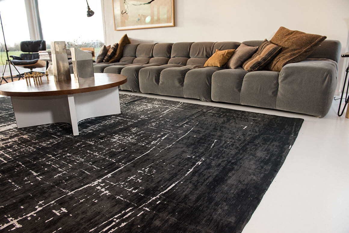 8655 White On Black Rug