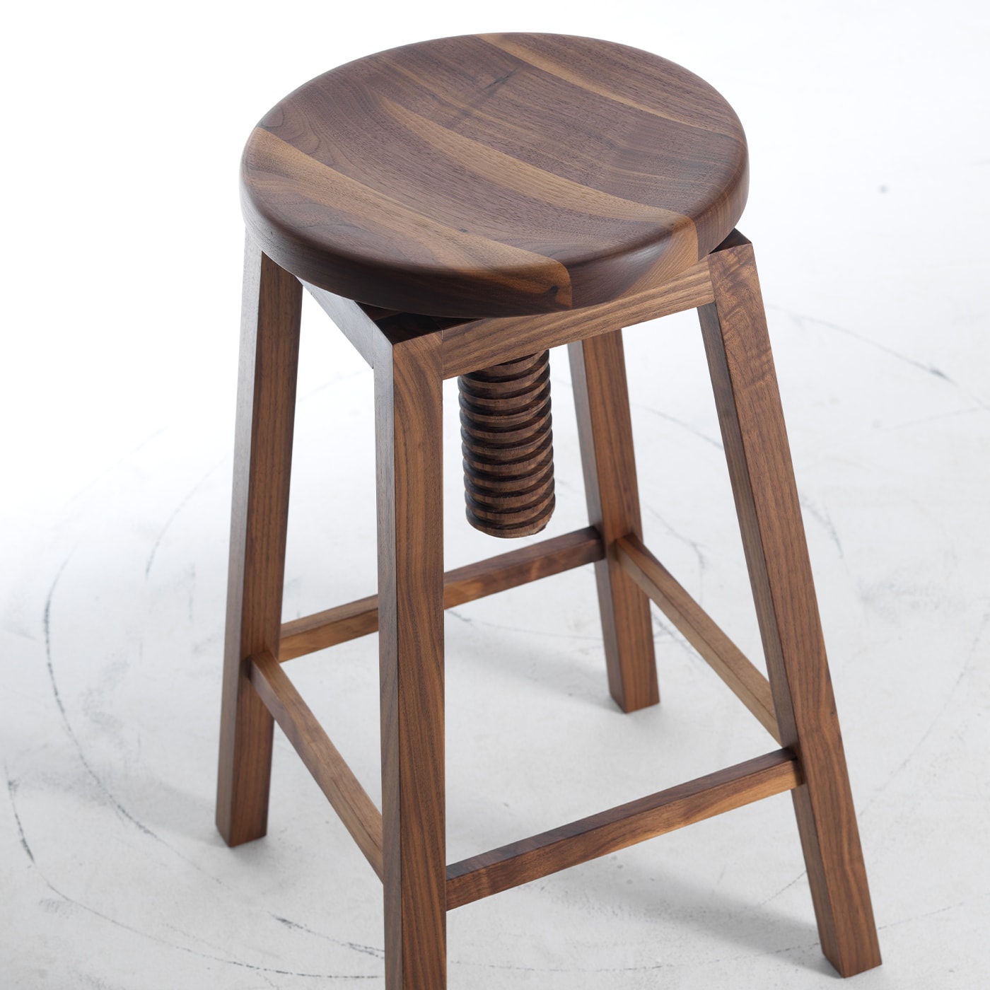 Invito High-End Brown Stool