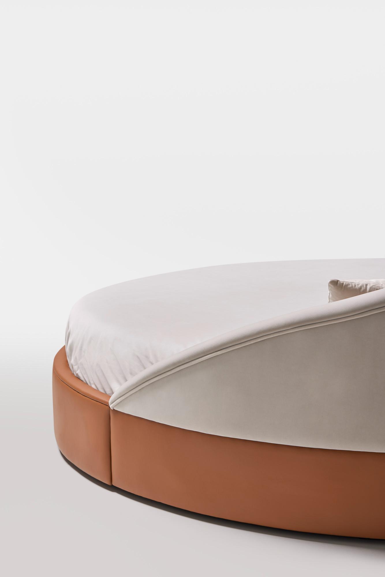Arco Leather Bed