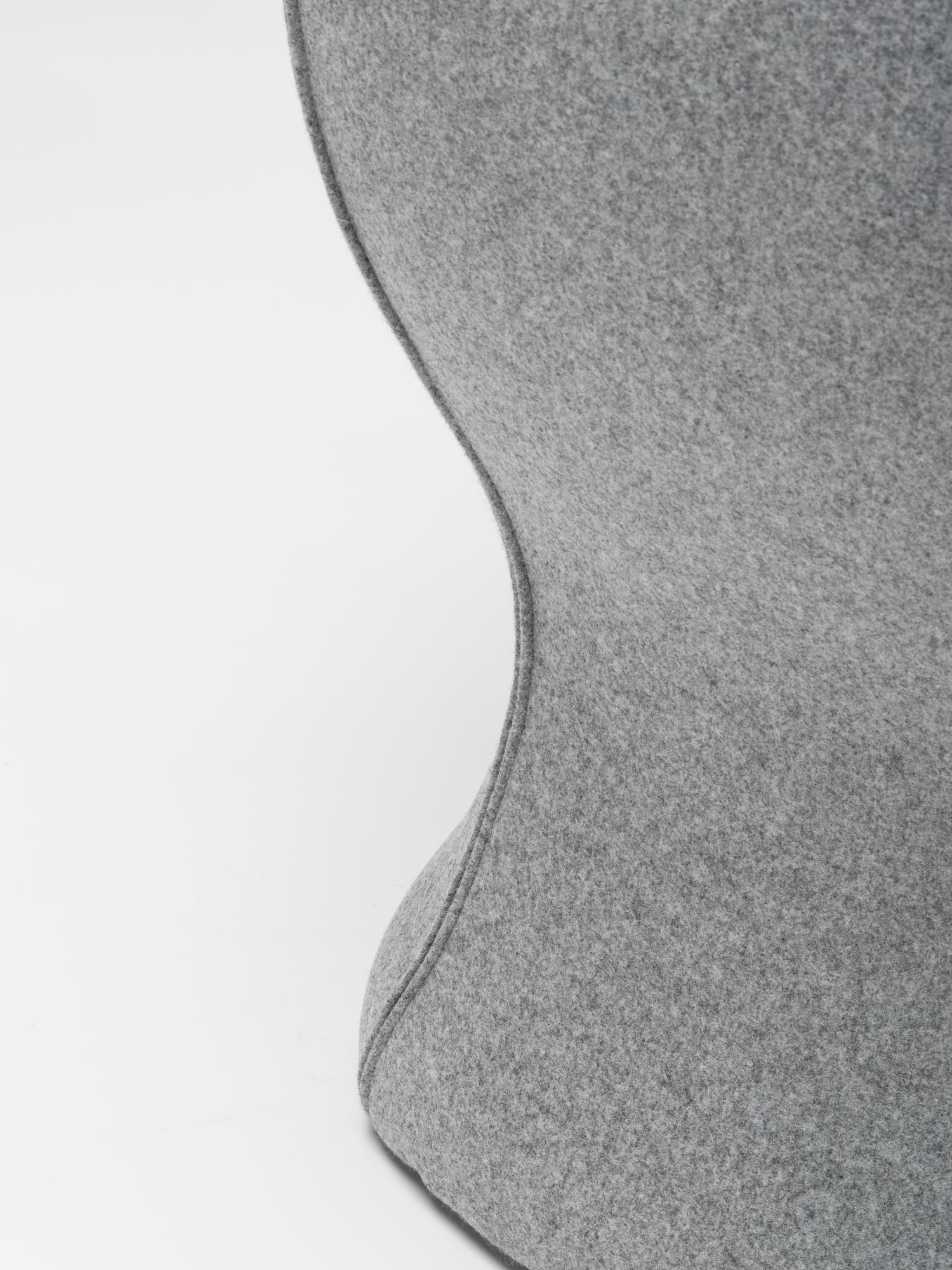 So-Pretty Gray Curved Chair