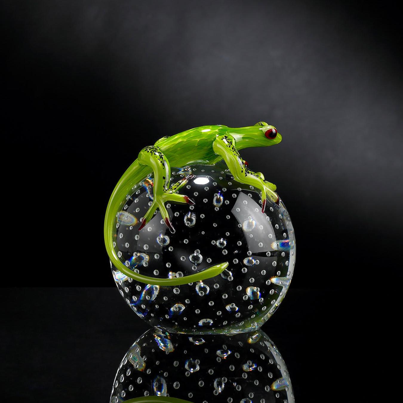 Glass Sphere with Gecko Detail