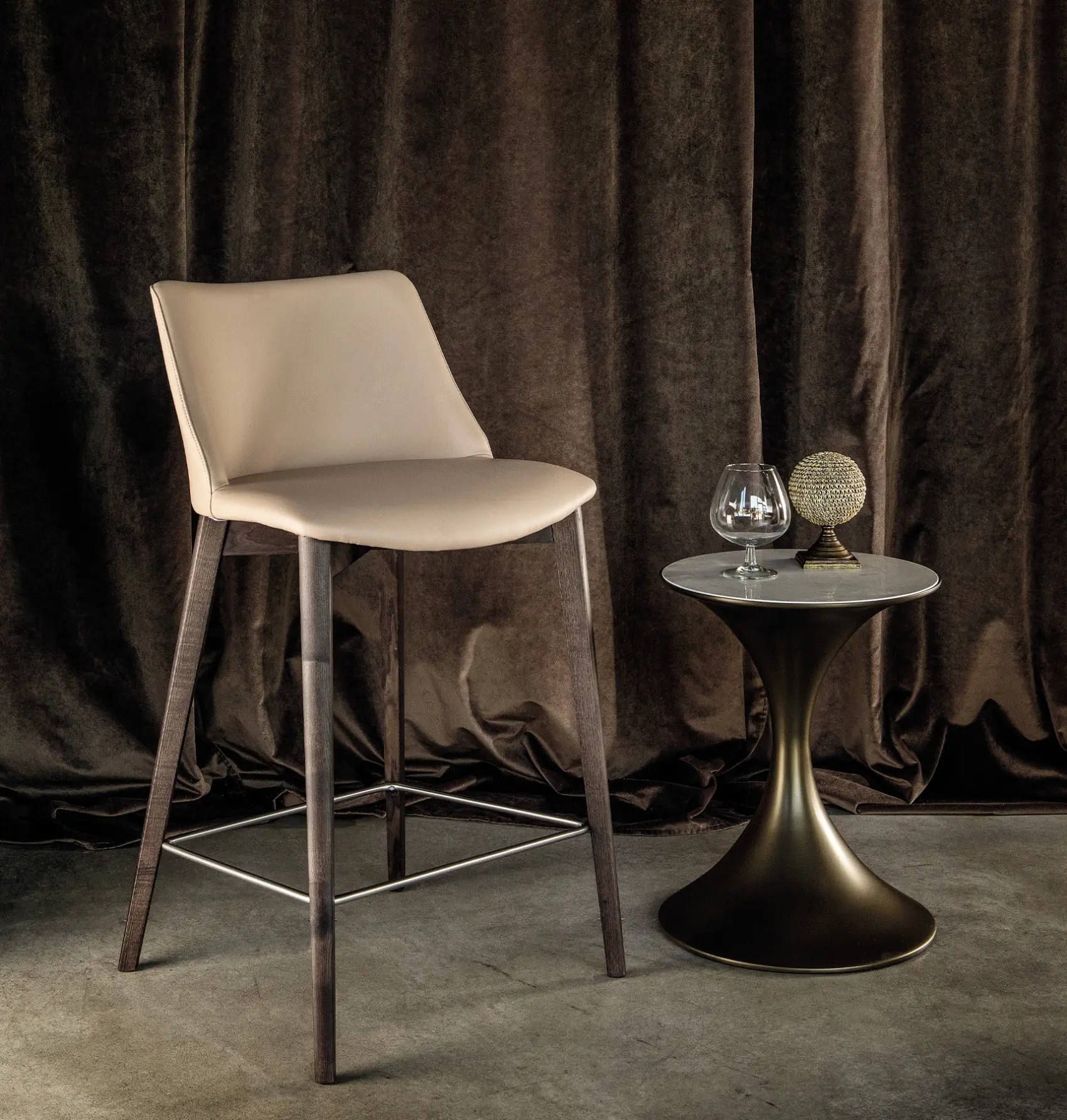 Agata Bar Stool