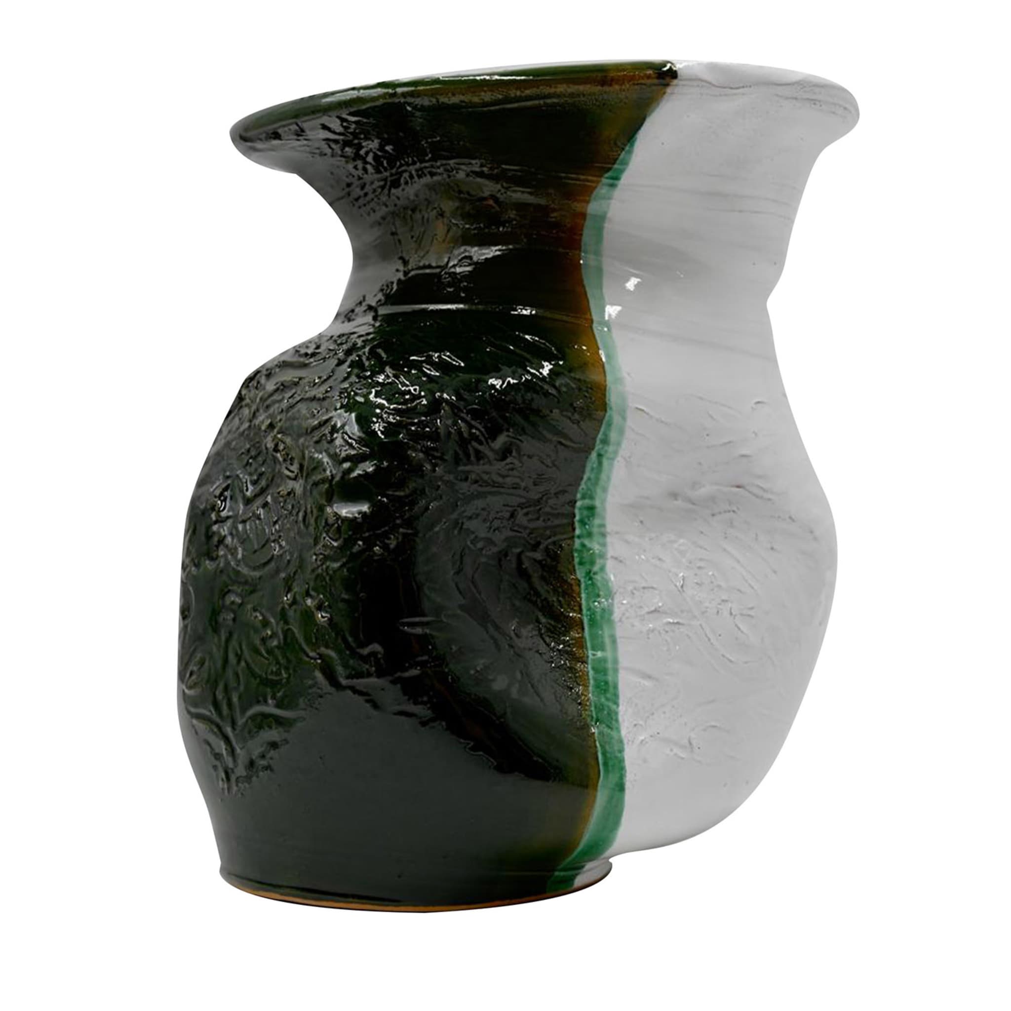 Unique Crafted Vase Distinction