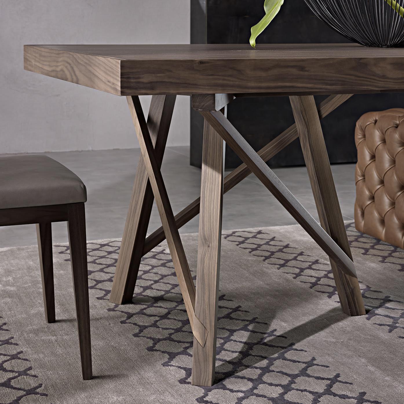 Zeus Extendable Table