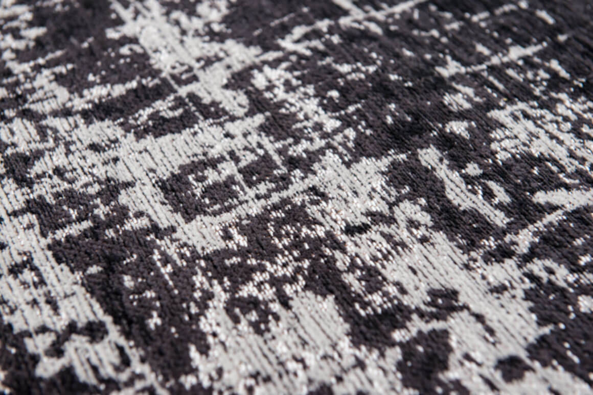 8655 White On Black Rug