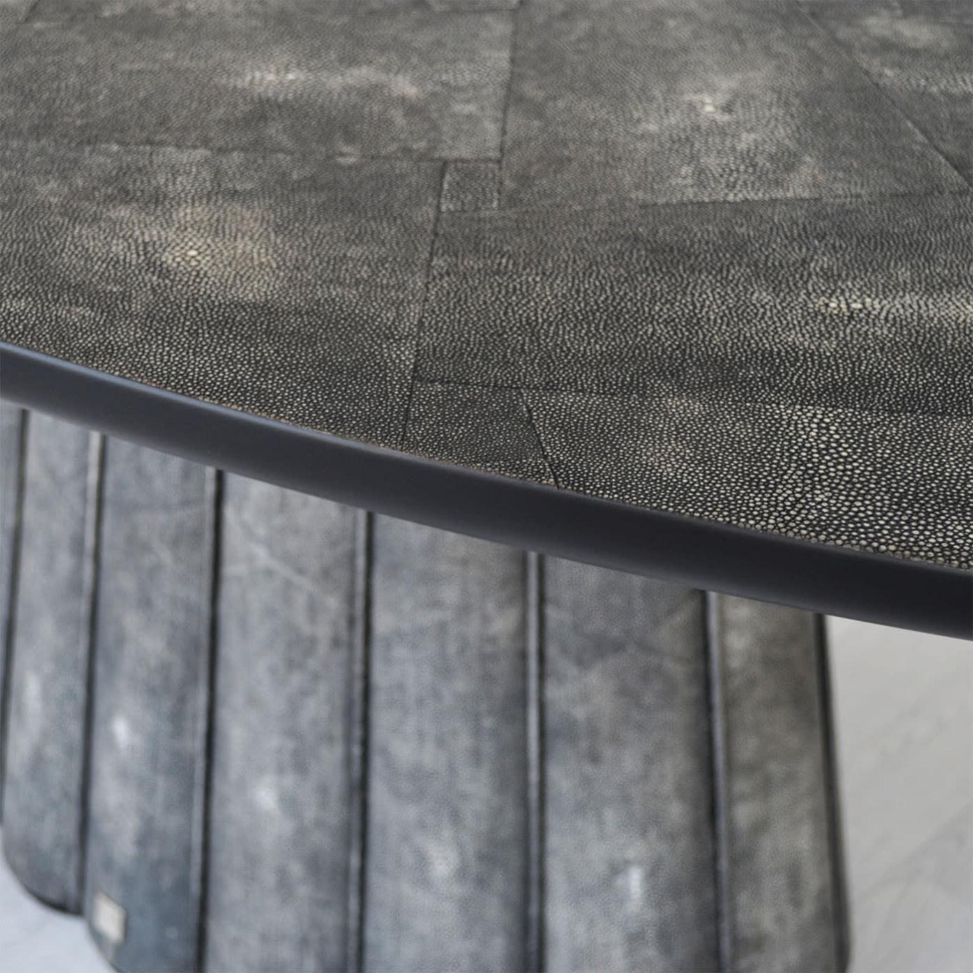 Eos Table