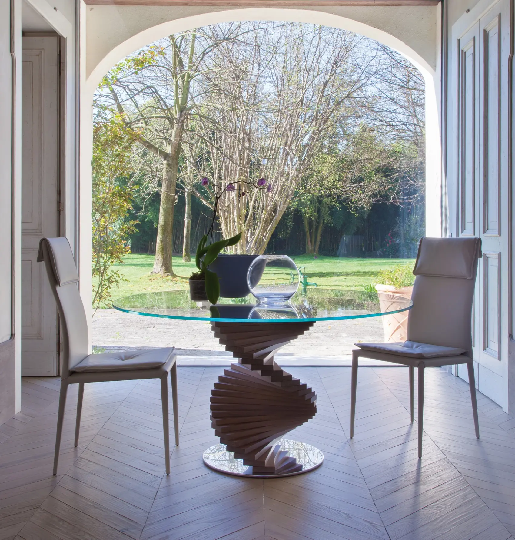 Firenze Round Dining Table