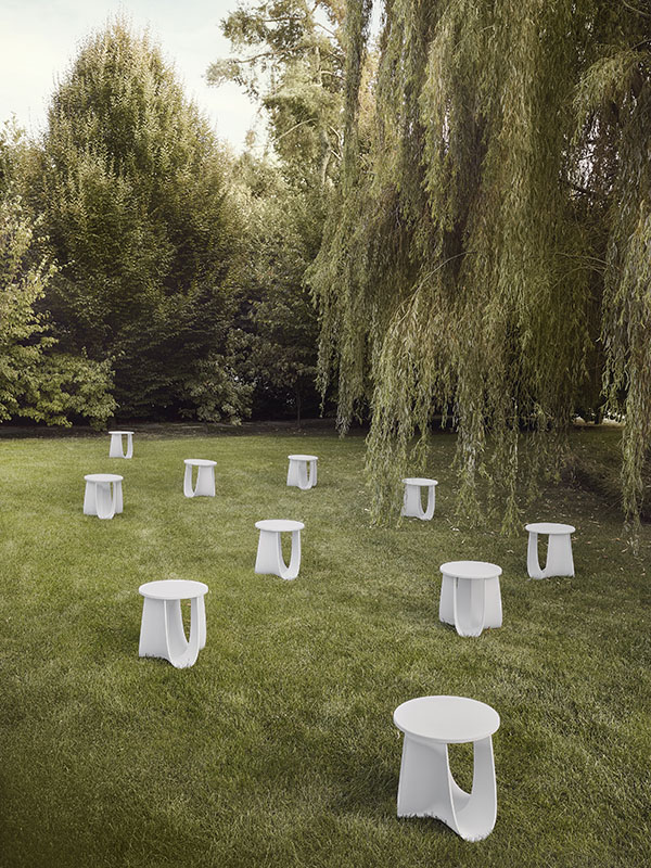 SAG Stool | Indoor / Outdoor: Outdoor | Structure: White Polyurethane | Tabletop: White Polyurethane