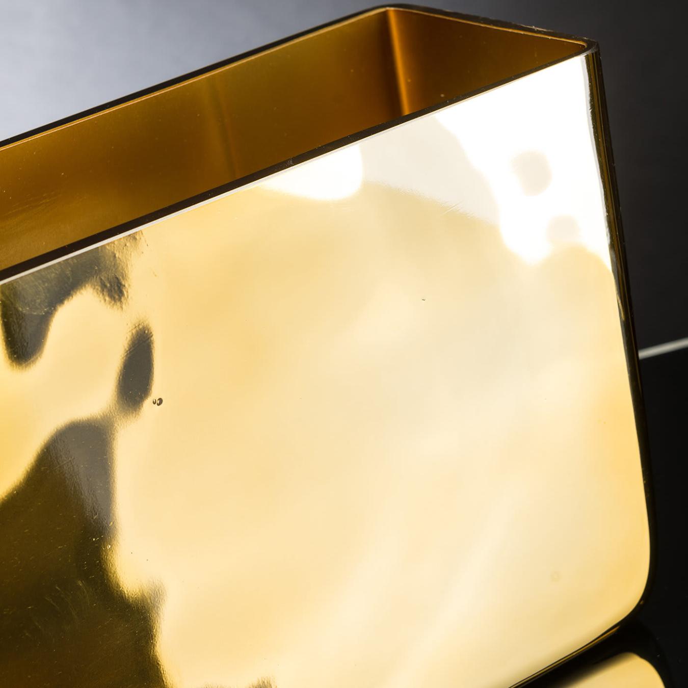 Wallet Sculpted Vase