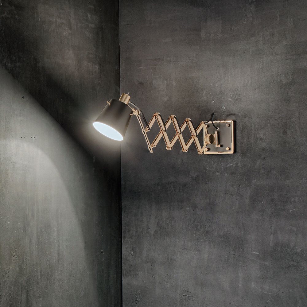 Brass Player Wall Lamp