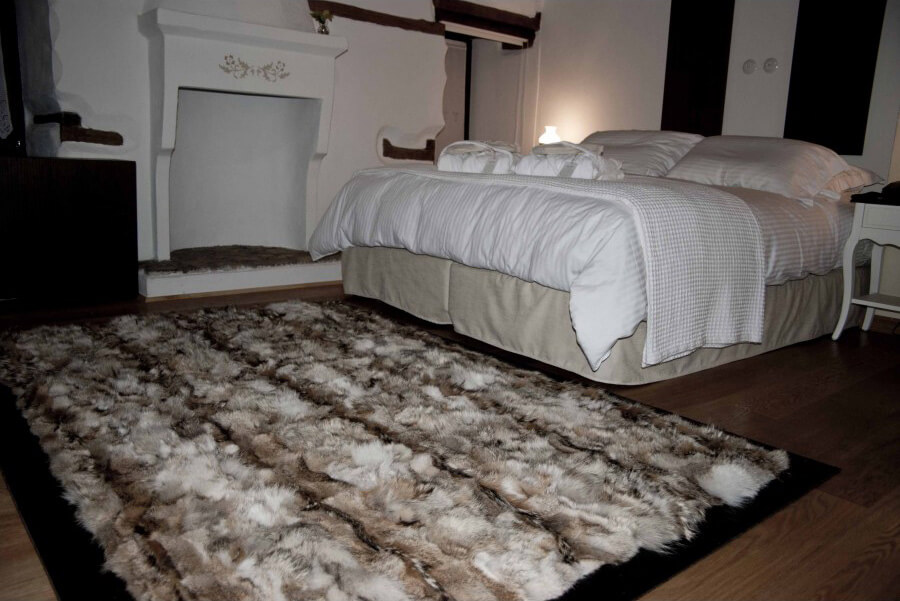 Coyote 830 Fur Rug