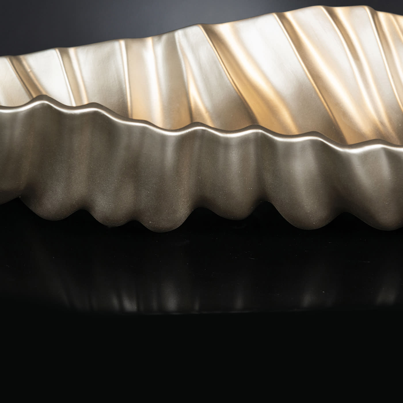 Pearly Beige Ruffled Centerpiece Bowl