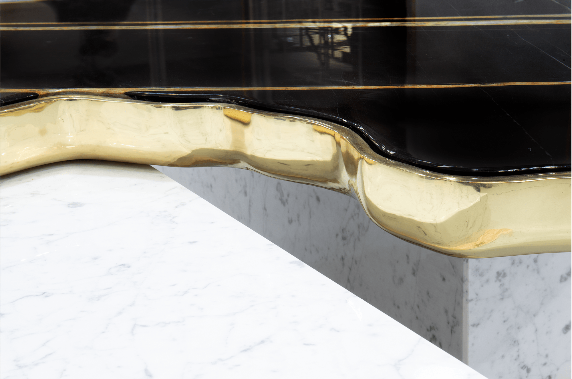 Valencia Ebony Ivory Sophisticated Table