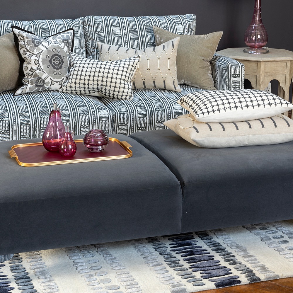 Alexi Noir 50 × 50 Cushion