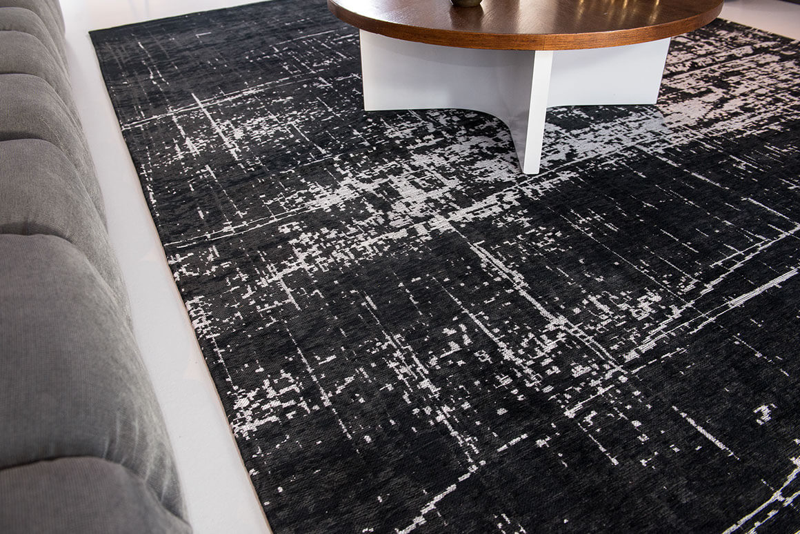 8655 White On Black Rug