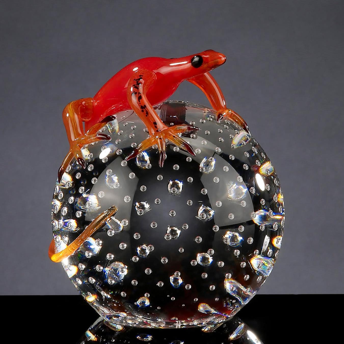 Gecko on Sphere Figure