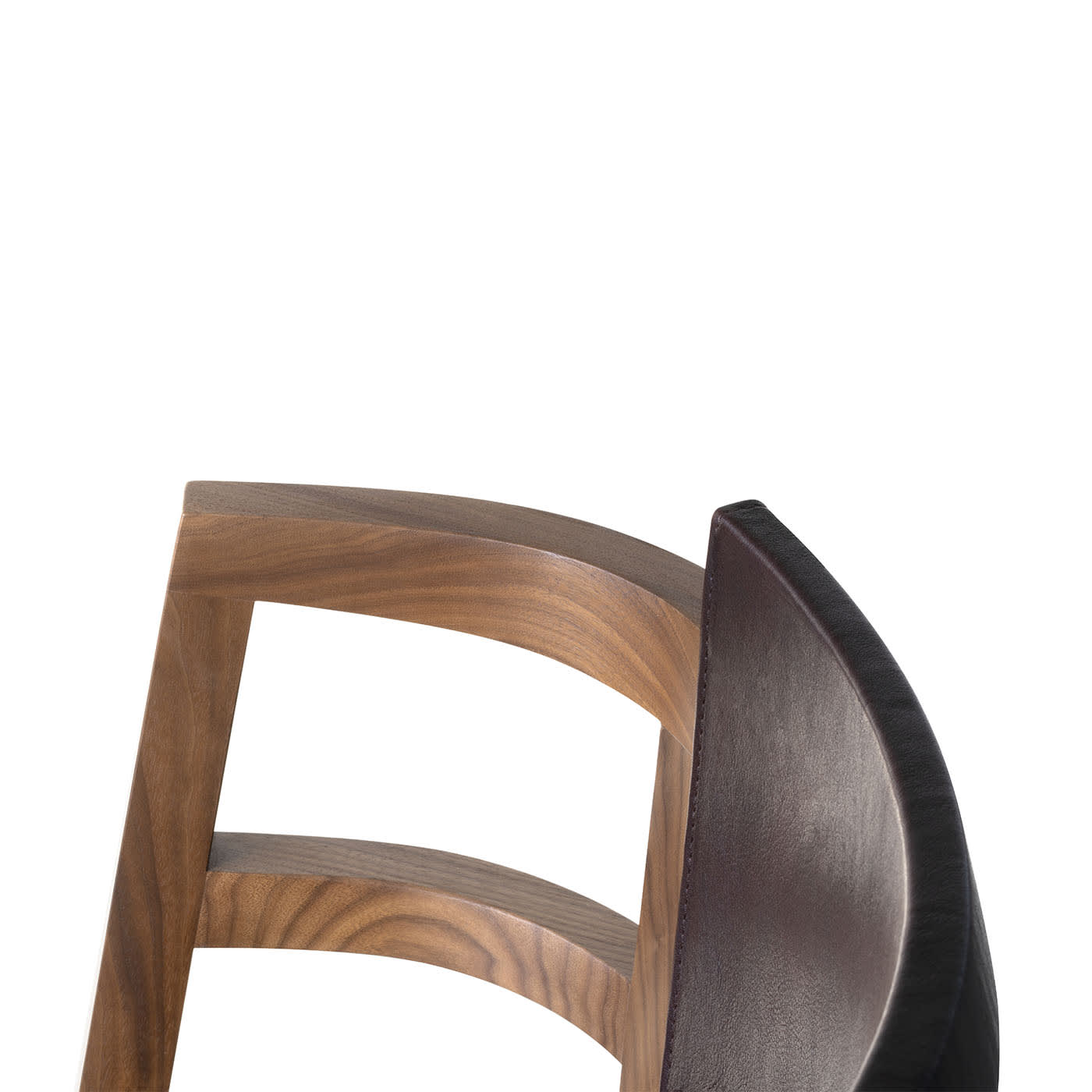 Dama Chair With Opulent Armrests