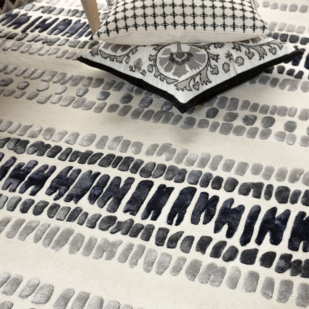 Alexi Noir 50 × 50 Cushion