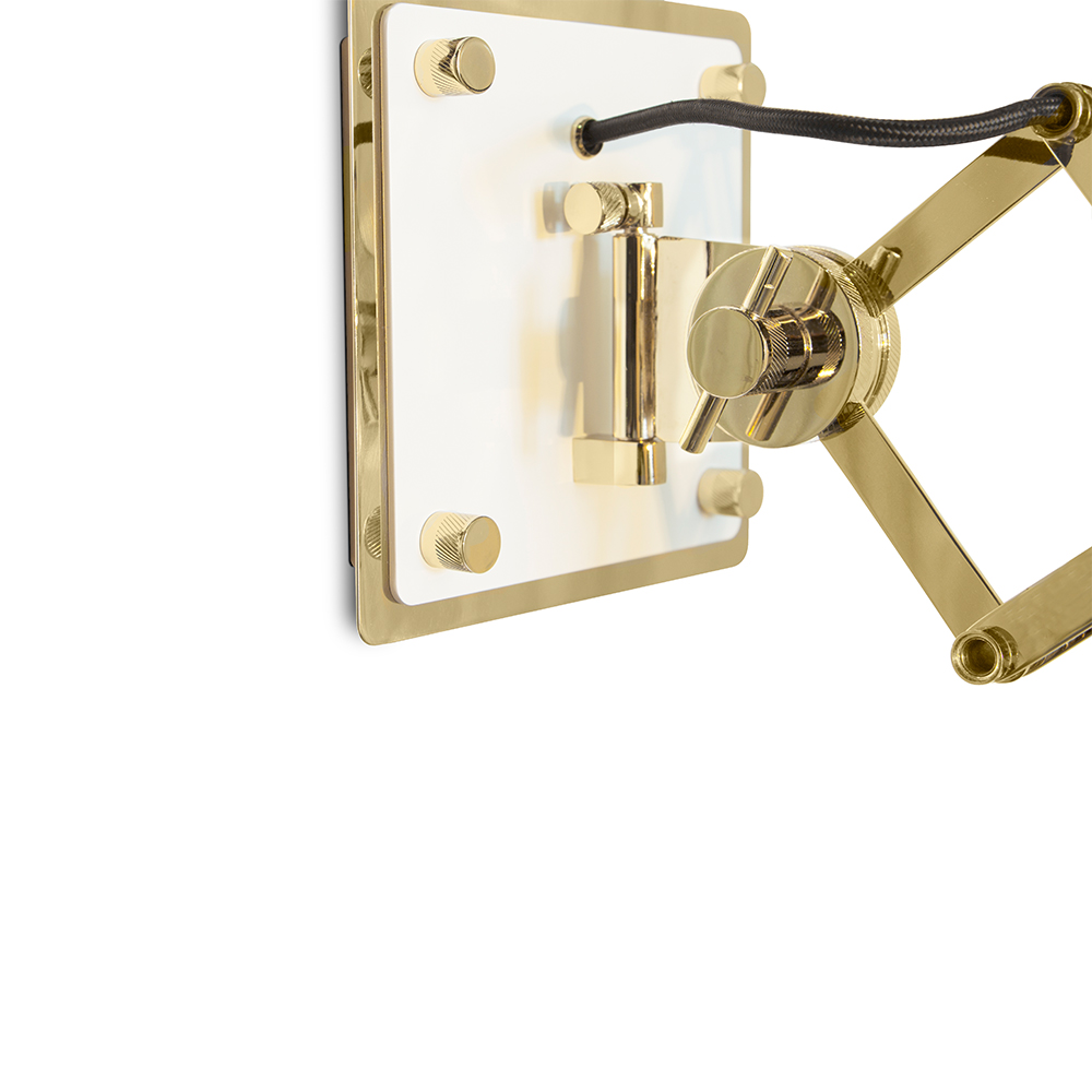 Brass Player Wall Lamp