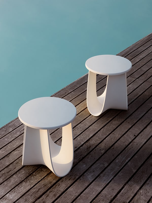 SAG Stool | Indoor / Outdoor: Outdoor | Structure: White Polyurethane | Tabletop: White Polyurethane