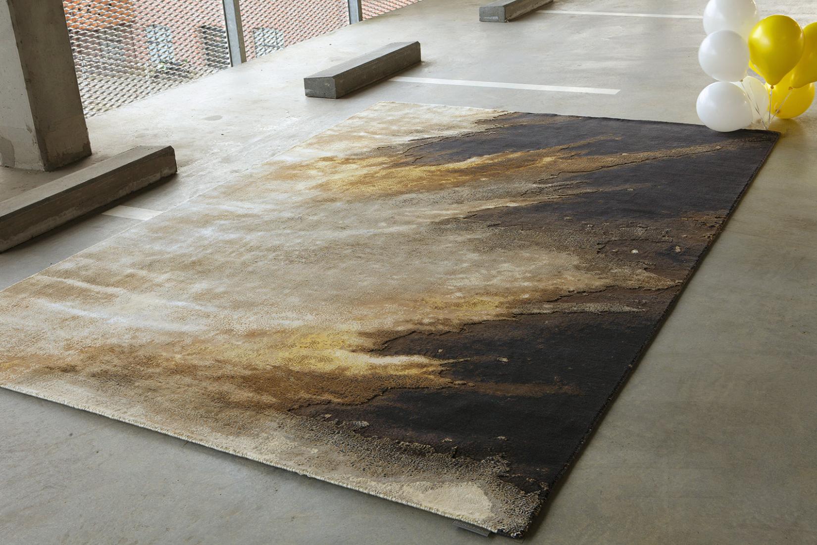 Fire Blazing Tone Rug | Size: 200 x 300 cm