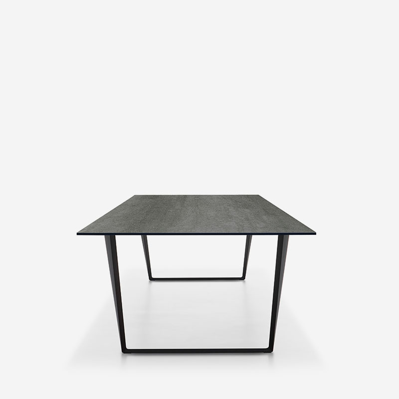 Axy Outdoor Table