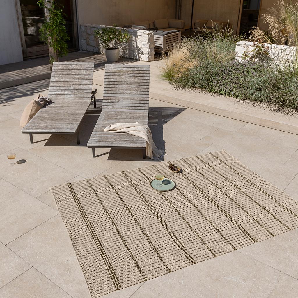 Zona Olive Stitch Outdoor Rug