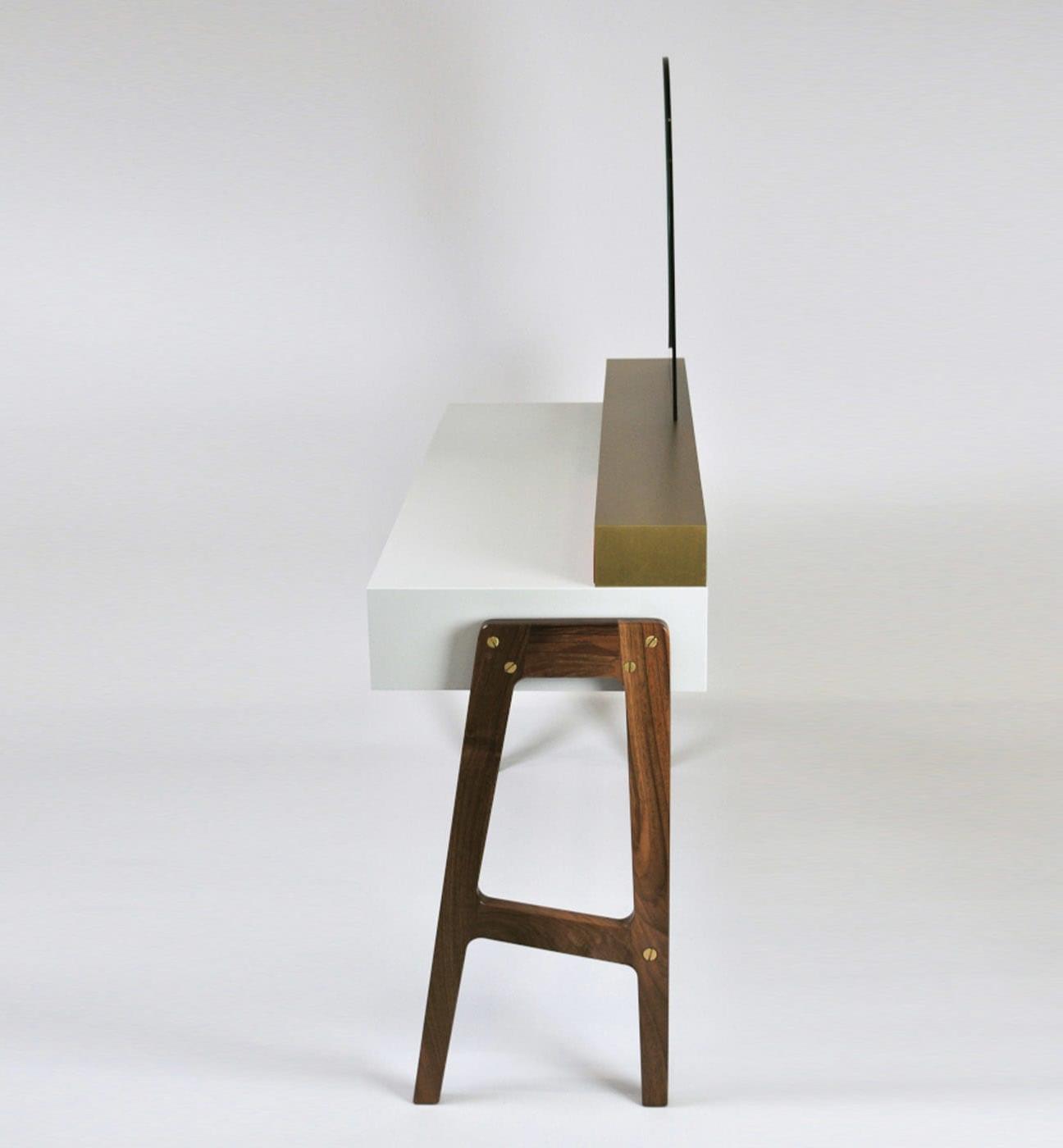 Elegant Dressing Table with Mirror