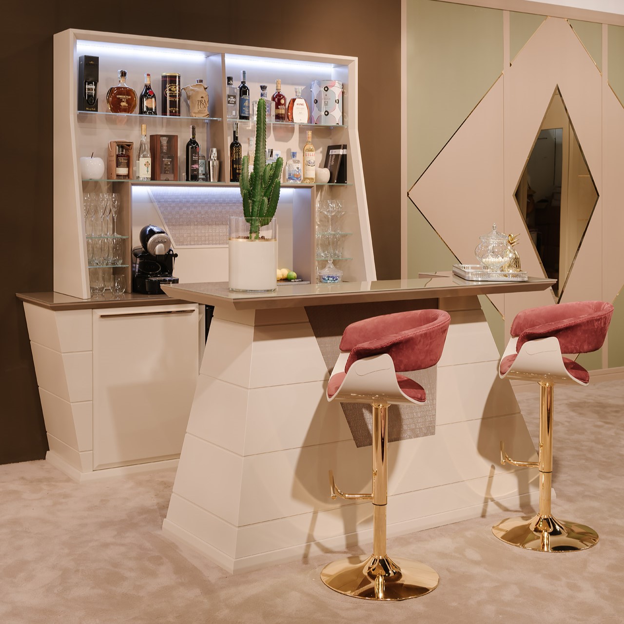 Hemingway Home Bar with Counter