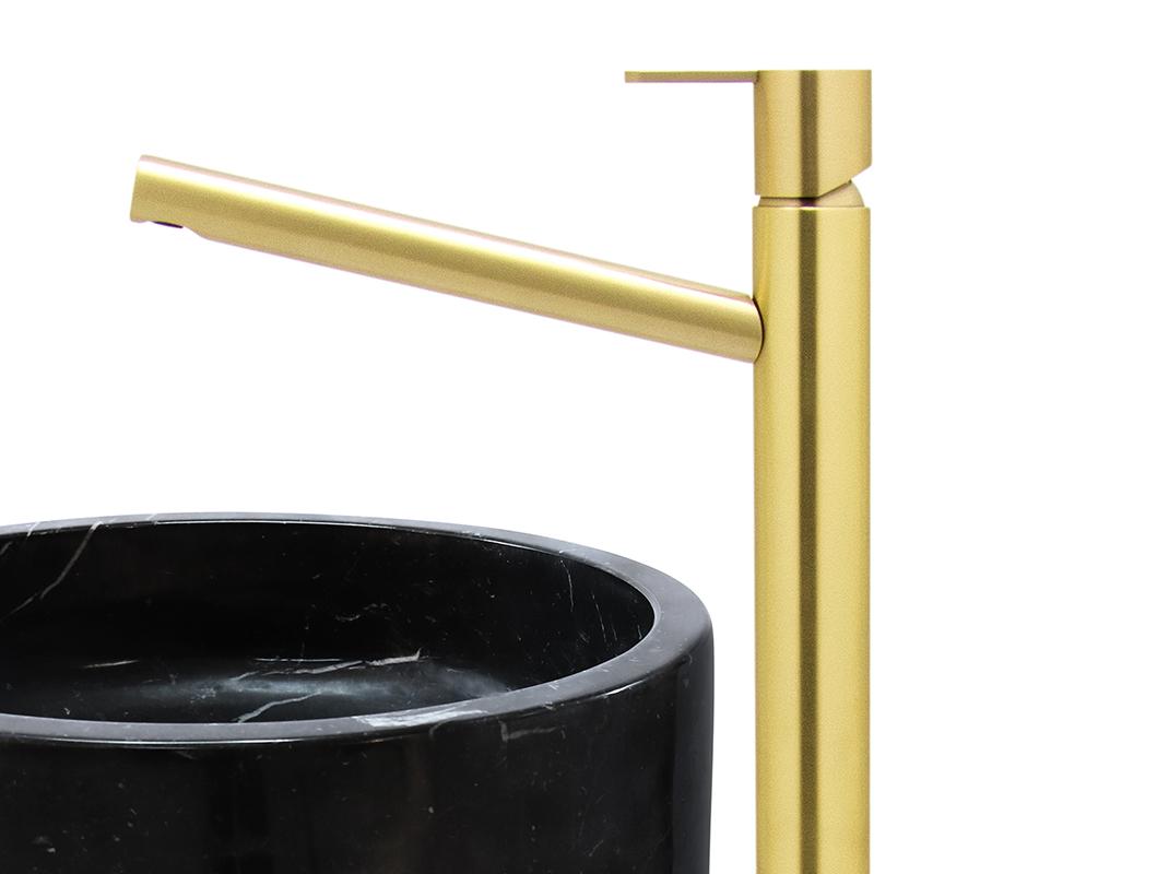 Carp-Inspired Pedestal Basin