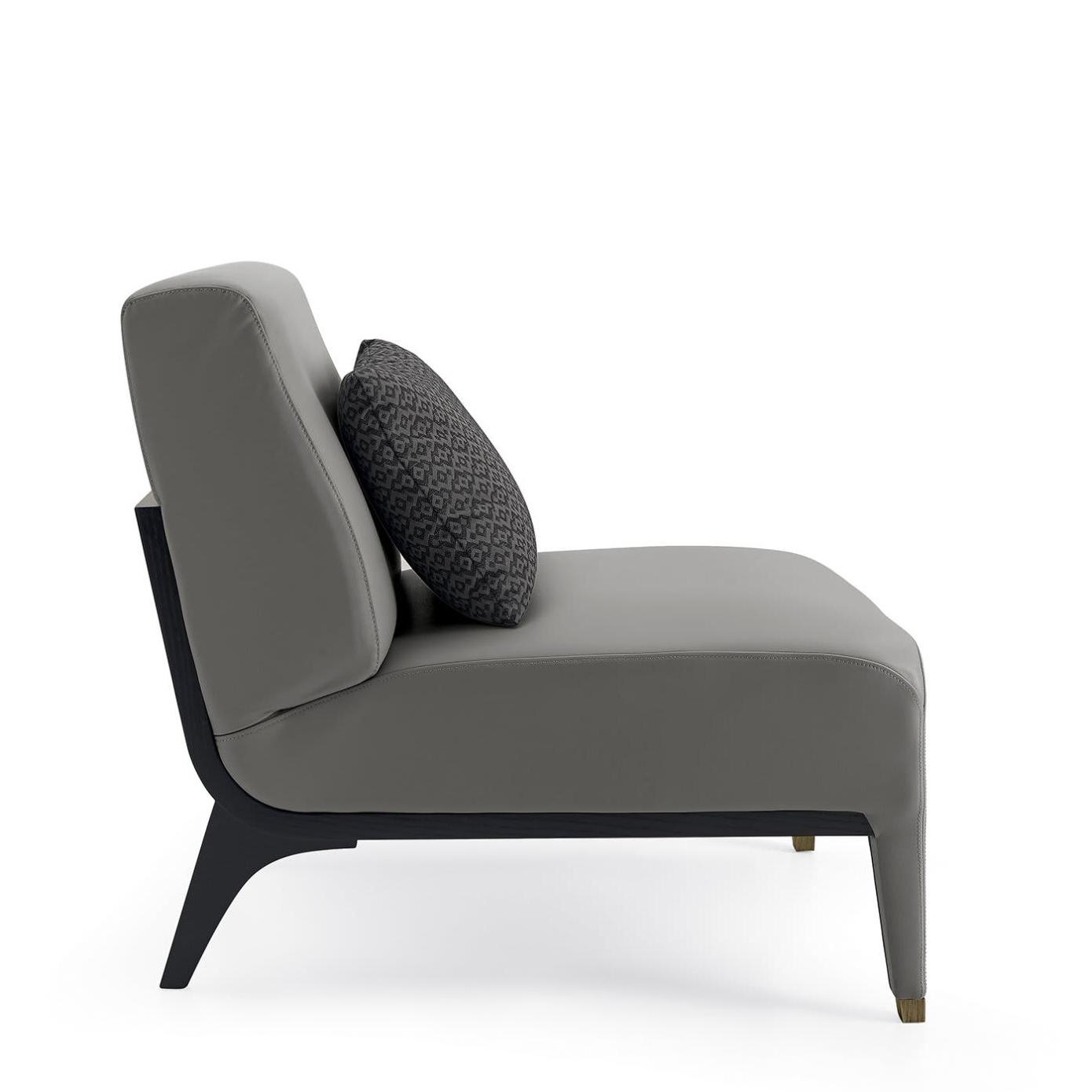 Dilan High-End Italian Armchair | Configuration: With Cushion