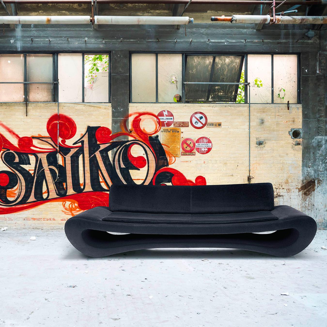 Lips Edition Black Sofa